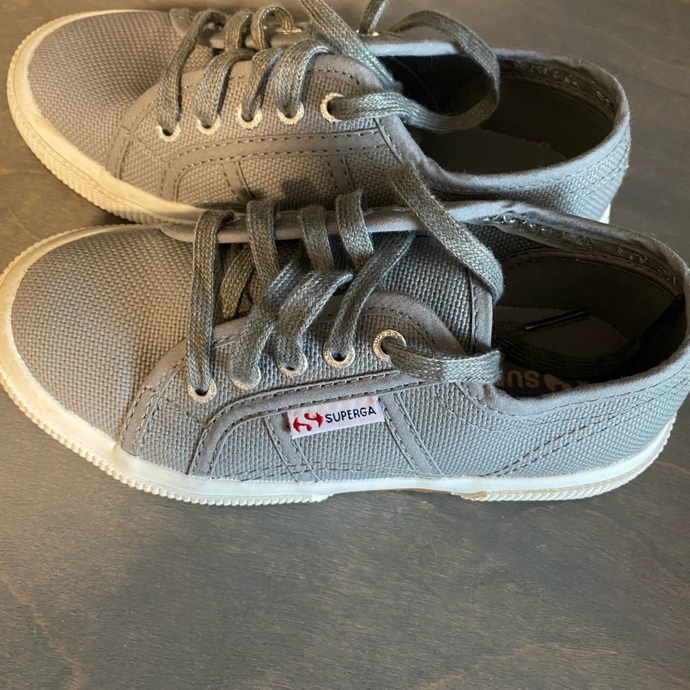 Great condition superga sneakers